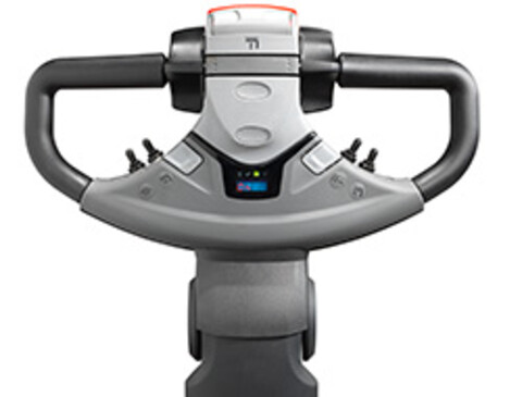 Handle with fingertip control