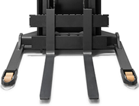 Adjustable width over forks